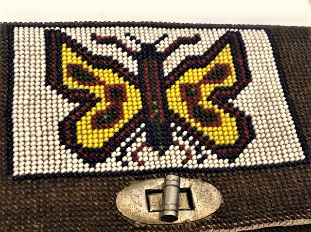 1960 TAMAMEN BONCUK EL İŞİ KURAN MUSAF CANTASI ÜSTU KELEBEK MOTİFLİ PÜSKÜLLERDE ALLAH YAZILI 70 YILLIKDIR