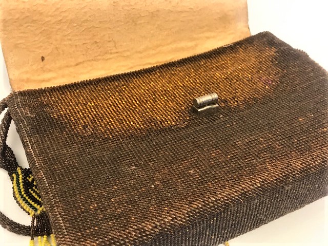 1960 TAMAMEN BONCUK EL İŞİ KURAN MUSAF CANTASI ÜSTU KELEBEK MOTİFLİ PÜSKÜLLERDE ALLAH YAZILI 70 YILLIKDIR