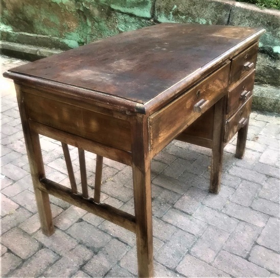 AHŞAP MASİF KAYIN AGACINDAN YAPILMIŞ 1950 YILLAR CALIŞMA MASASI DÖRT CEKMECELİ 