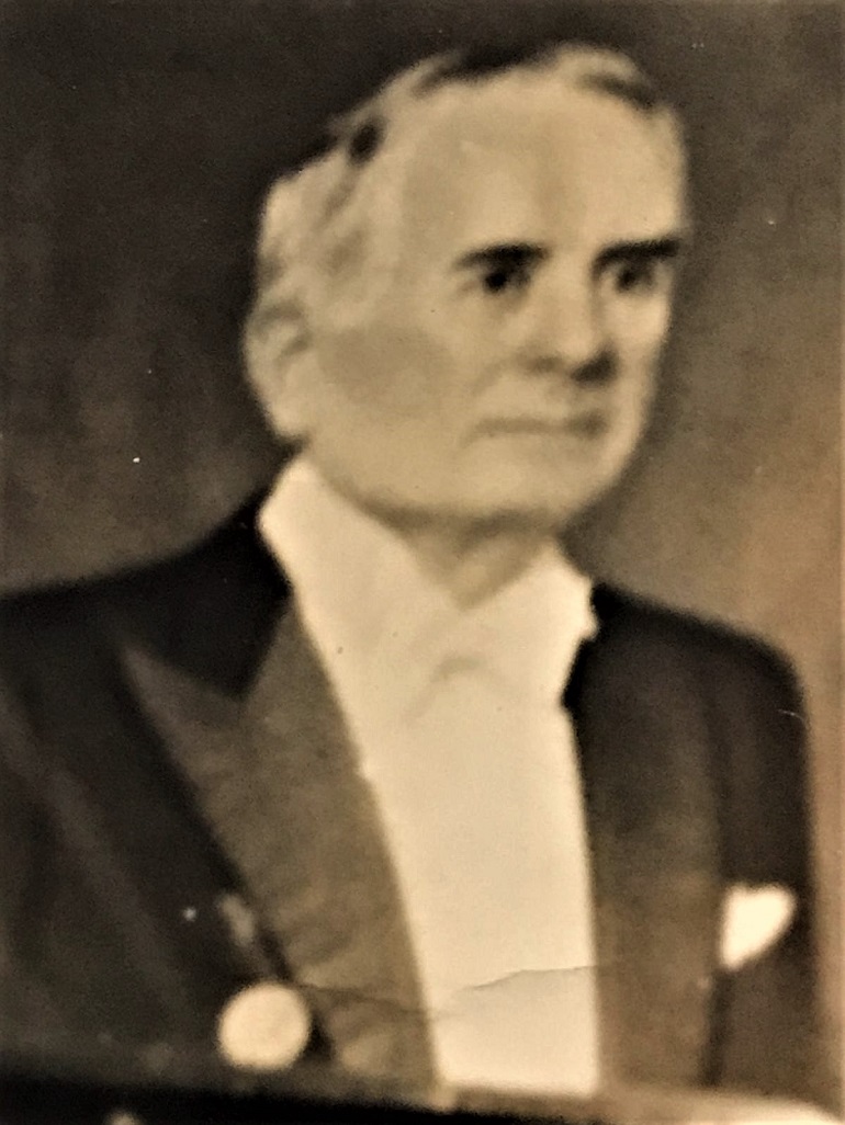 KAZIM KARABEKİR PAŞA İSTİKLAL MADALYALI DUVARDA ASILI OLAN CERCEVELİ RESMİNİN  FOTOGRAFI