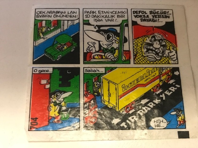  TİPİTİP SAKIZ VE CİKLET İÇERSİNDEN CIKAN YAĞLI KAGIT TÜRÜNDE RENKLİ TİFDRUK BASKI İLE KONULU MİZANSEN KARİKATÜR