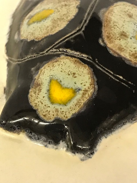 SERAMİK PANO ÜZERİNE 3 ADET KABARTMA RENKLİ BÖCEKLER SANATCI CALIŞMASI 20X29 CM ÖLCÜLERDE