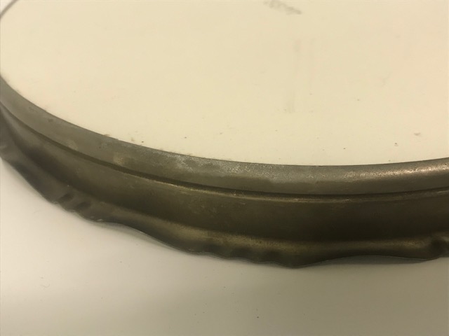 TAŞ TEPSİ YUVARLAK FORMDA GÖBEK CİCEKLİ EL BOYAMA KENARLAR PİRİNC TESTERE EL İŞİ