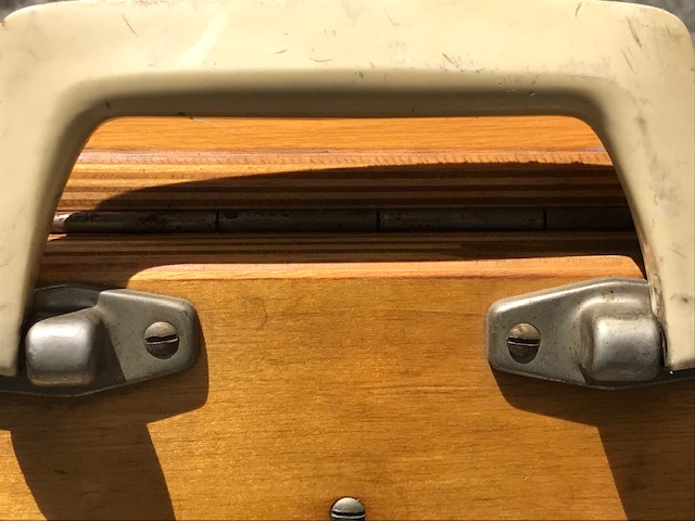 1950 ANTİKA ERA CİFT KAPAKLI MASİF ORTOPEDİ KONTUARI 12 ADET FLEMANLI LAMBA İLE TEDAVİ ALETİ