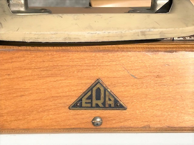 1950 ANTİKA ERA CİFT KAPAKLI MASİF ORTOPEDİ KONTUARI 12 ADET FLEMANLI LAMBA İLE TEDAVİ ALETİ