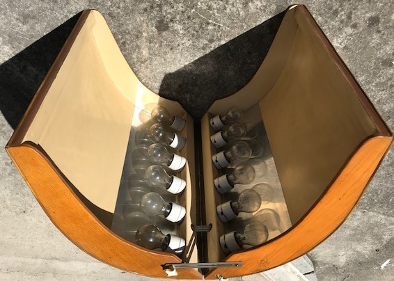 1950 ANTİKA ERA CİFT KAPAKLI MASİF ORTOPEDİ KONTUARI 12 ADET FLEMANLI LAMBA İLE TEDAVİ ALETİ