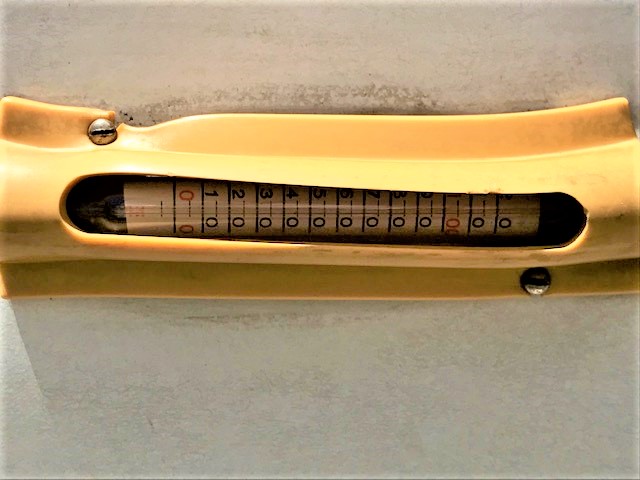 1950 ANTİKA ERA CİFT KAPAKLI MASİF ORTOPEDİ KONTUARI 12 ADET FLEMANLI LAMBA İLE TEDAVİ ALETİ