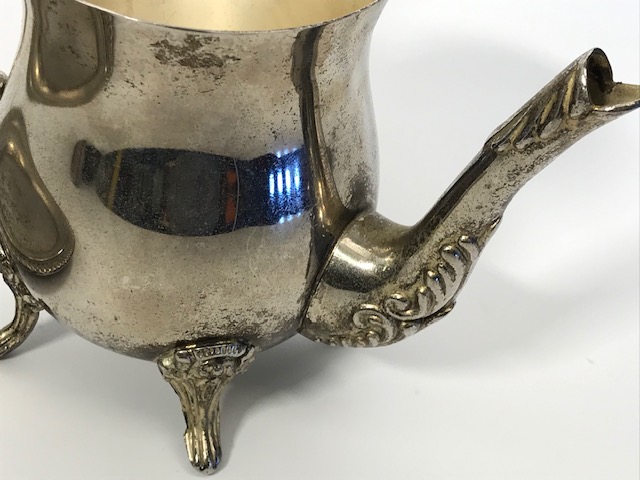 ORTA BOY TABAKLI GÜMÜŞ KAPLAMA KAPAKLI SÜTLÜK 