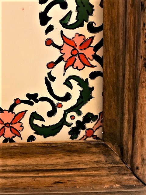 TEKKE İSİ EL CEKME CAM ALTI  İSTİF HAT YAZI KENDİ ORJİNAL AHŞAP CERCEVESİNDE KETEBELİ KENARLAR EL BEZEMELİ