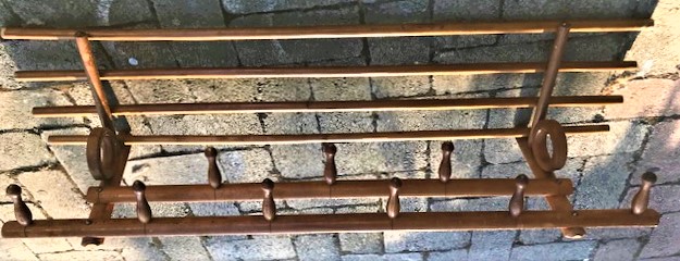 AHŞAP MASİF ELBİSE VE ŞAPKA ASKISI DUVARA  ASILARAK 1950 YILLARDA KULLANILAN