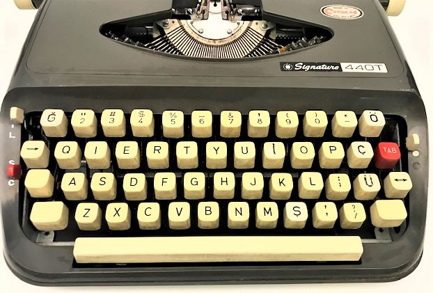 MONTGOMERY WARD SIGNARURE 440 T MEKANİK MANUEL DAKTİLO JAPON CANTASINDA