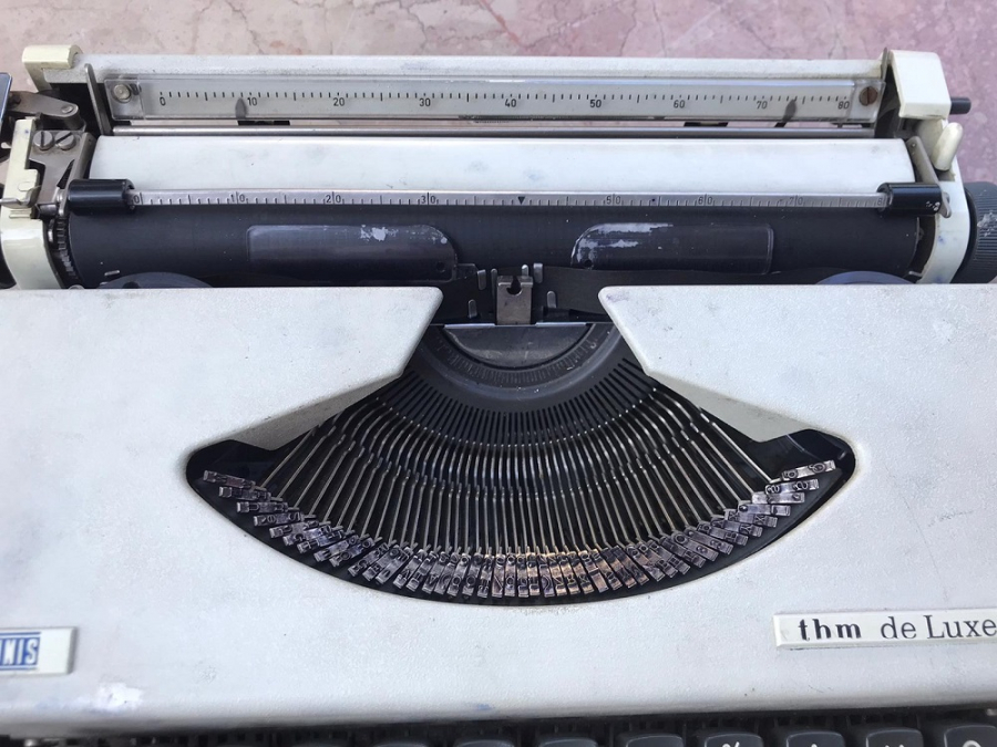 OLİMPIA F KLAVYE THM DE LUXE MEKANİK MANUEL DAKTİLO KUTUSUNDA ORJİNAL 1970 ALMAN MALI