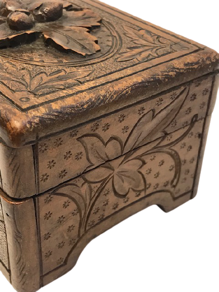  MEŞE PALAMUDU AHŞAP EL OYMA  İŞCİLİKLİ MENTEŞELİ KAPAKLI KUTU