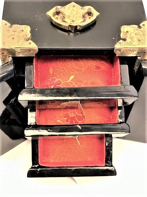 AHŞAP SEDEF İŞ KÖŞELER KALEM İŞ KADİFE KAPLI 3 CEKMECE MÜCEVHER DOLABI