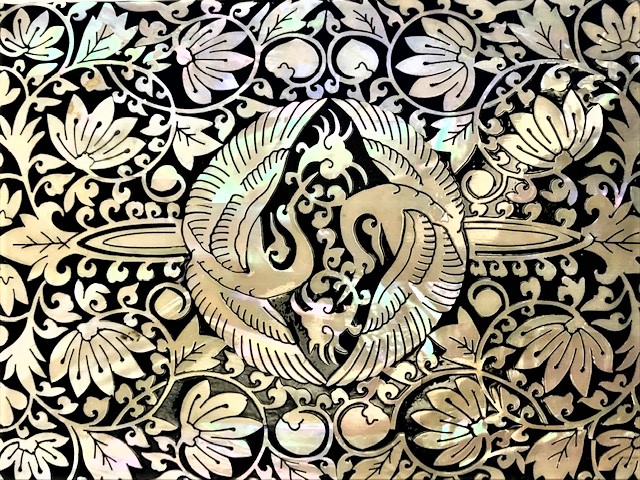 AHŞAP ÜZERİNE SEDEF TESTERE EL İŞİ ANKA KUŞ VE CEYLAN FUGURLU KAPAKLI  MUCEVHER KUTUSU