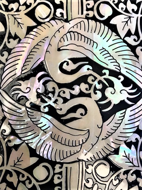 AHŞAP ÜZERİNE SEDEF TESTERE EL İŞİ ANKA KUŞ VE CEYLAN FUGURLU KAPAKLI  MUCEVHER KUTUSU