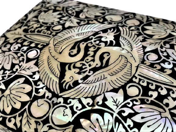 AHŞAP ÜZERİNE SEDEF TESTERE EL İŞİ ANKA KUŞ VE CEYLAN FUGURLU KAPAKLI  MUCEVHER KUTUSU