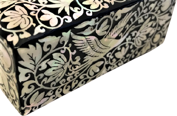 AHŞAP ÜZERİNE SEDEF TESTERE EL İŞİ ANKA KUŞ VE CEYLAN FUGURLU KAPAKLI  MUCEVHER KUTUSU