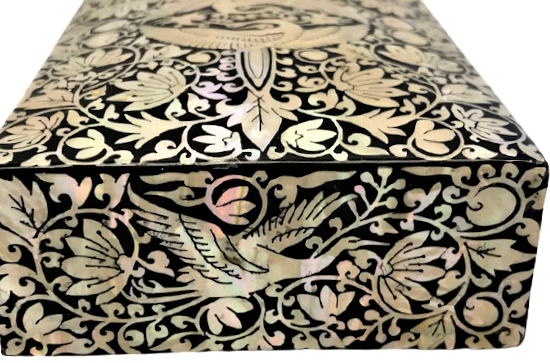 AHŞAP ÜZERİNE SEDEF TESTERE EL İŞİ ANKA KUŞ VE CEYLAN FUGURLU KAPAKLI  MUCEVHER KUTUSU