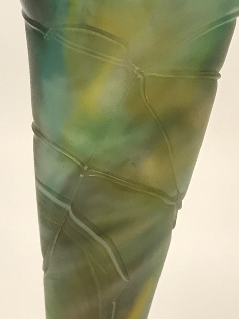 BUZLU SARI YEŞİL TONLARDA MURANO EL İŞCİLİKLİ  SANATCI İMZALI KOPARMA BURGU VAZO 