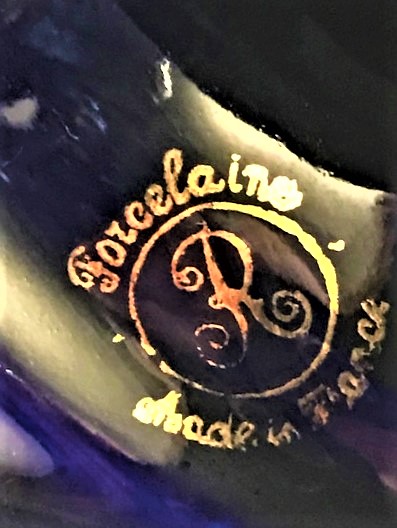 PORCELAİNE FRANSIZ  ROYAL İNSİYALLİ AYAKLI ÜZERİ EL İŞİLEME TAŞINABİLİR İÇKİ TAKIM