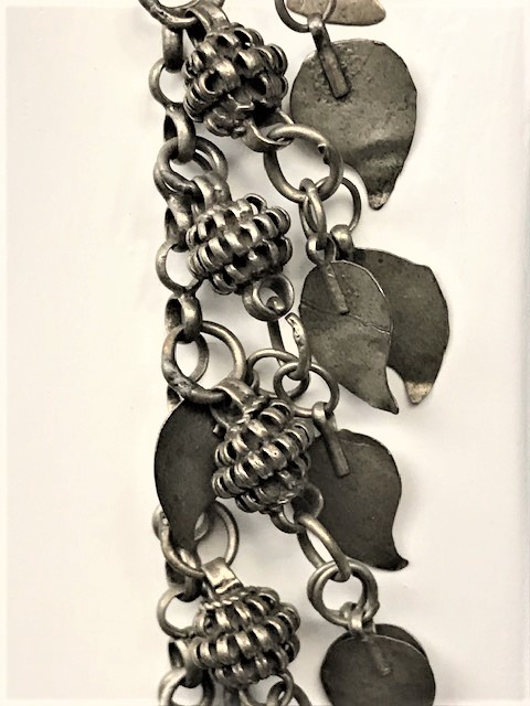 OSMANLI EL YAPIM  YAPRAKLAR VE ÜZÜM SALKIMLARI TEMSİLİ EL YAPIM EŞSİZ NADİR  ALPAKA  BAYAN KOLYE