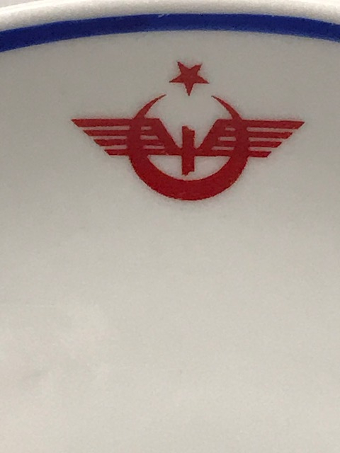 1950 TCDD ARMALI LEGOLU 2 ADET KALIN CAMDAN YAPILMIŞ RAKI BARDAGI VE BİR ADET TCDD LEGOLU PORSELEN  SERVİS TABAGI 