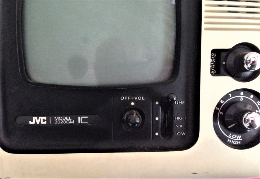 JVC MODEL 3020 SİYAH BEYAZ PORTATİF TAŞINABİLİR TELEVİZYON 