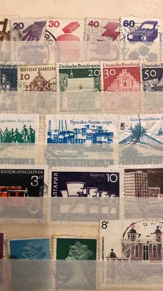 PUL ALBÜM KİTABI 8 SAYFA İÇERSİNDE 204 ADET DEGİŞİK KARMA PULLAR BULUNMAKTADIR