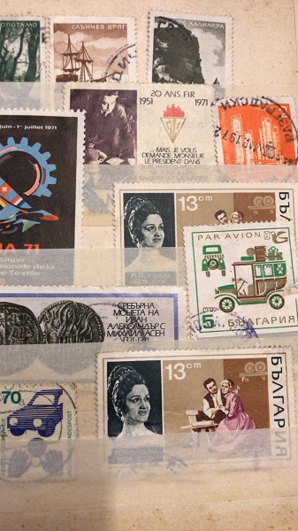 PUL ALBÜM KİTABI 8 SAYFA İÇERSİNDE 204 ADET DEGİŞİK KARMA PULLAR BULUNMAKTADIR