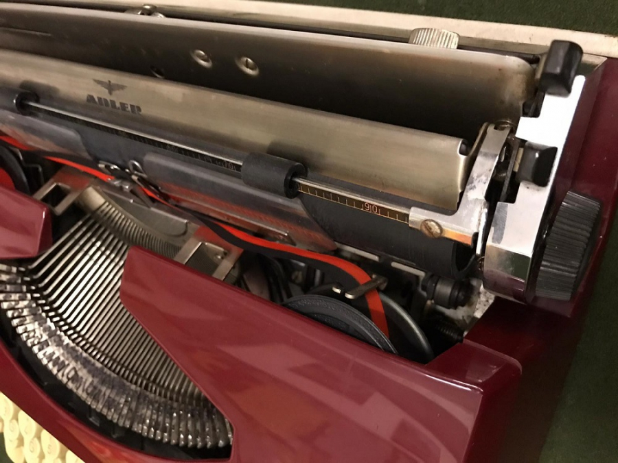 TİPPA  T-A  VERTRİEBS-GMBH  ADLER  MEKANİK DAKTİLO 1966 MODEL ALMAN MALI