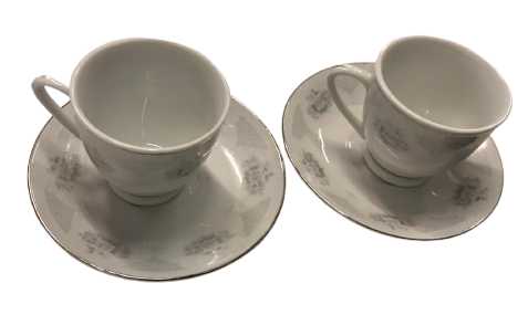 2 ADET ESKİ CİN PORSELENİNDEN TİRYAKİ KAHVE FİNCANI  TABAK VE FİNCAN CİCEK DESENLİ KENARLAR GÜMÜŞ EL CEKME 