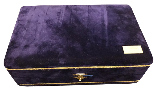  ÖZEL TASARIM  EL YAPIM SU YEŞİLİ ÜZERİ ALTIN CEKME ALMAN MALI FİNCAN TAKIMI SERİ NUMARALI KADİFE KUTUSUNDA 