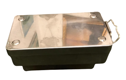  TIBBİ ALETLERİN KULLANIMI İÇİN KULLANILAN KAPAKLI İÇ IZGARALI KROM STERİL KABI 220 VOLT 