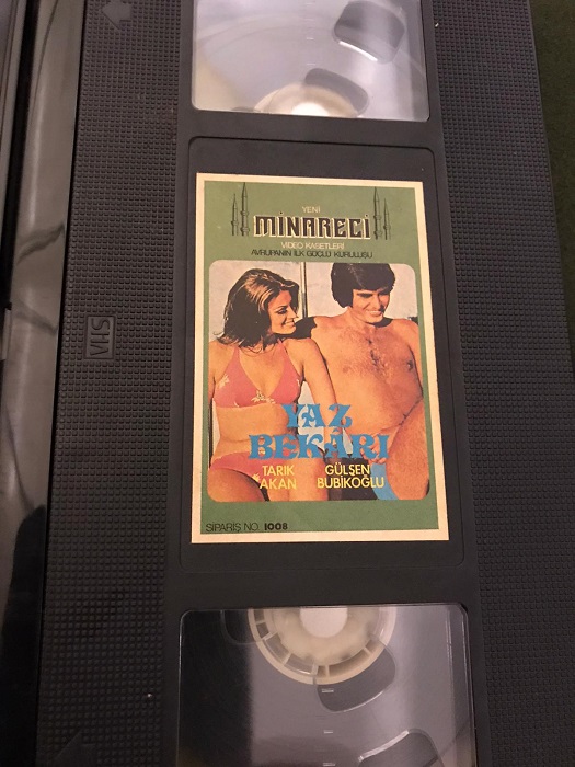 VHS VİDEO FİLM KASEDİ YAZ BEKARI TARIK AKAN GÜLŞEN BUBİKOGLU  MİNARECİ VİDEO KASETLERİ 