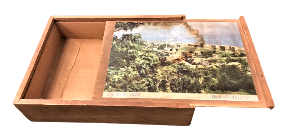 CAYKUR RİZE  CAYI AHŞAP SÜRGÜLÜ KAPAKLI  ÜZERİ YAPIŞTIRMA KAGIT  RİZENİN GÖRÜNÜŞÜ CAY KUTUSU