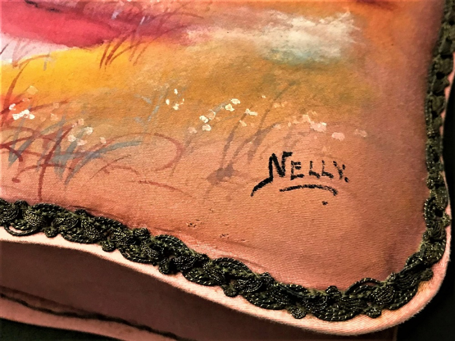 EL YAPIM KOPLE BEZ ÜZERİ YAGLI BOYA VE NELLY İMZALI RESİMLİ  CUKULATA ŞEKERLEME KUTUSU
