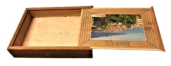 ZÜMRÜT CAK KUTUSU AHŞAP SÜRGÜLÜ KAPAK  KUTU ÜZERİ RİZE KARTPOSTAL YAPIŞTIRILMIŞ 