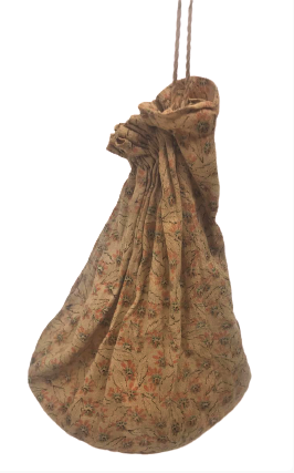 1700 YILLAR AMERİKAN FORM BEZ EL DİKİM  BAYAN EL  CANTASI CANTA BOYU 23 CM TABAN CAPI 15 CM