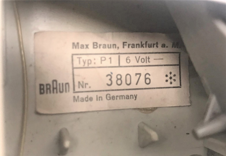  BRAUN TP 1 1950 MODEL RADYO PİKAP PORTEYBIL 6 VOLT KOLEKSİYON