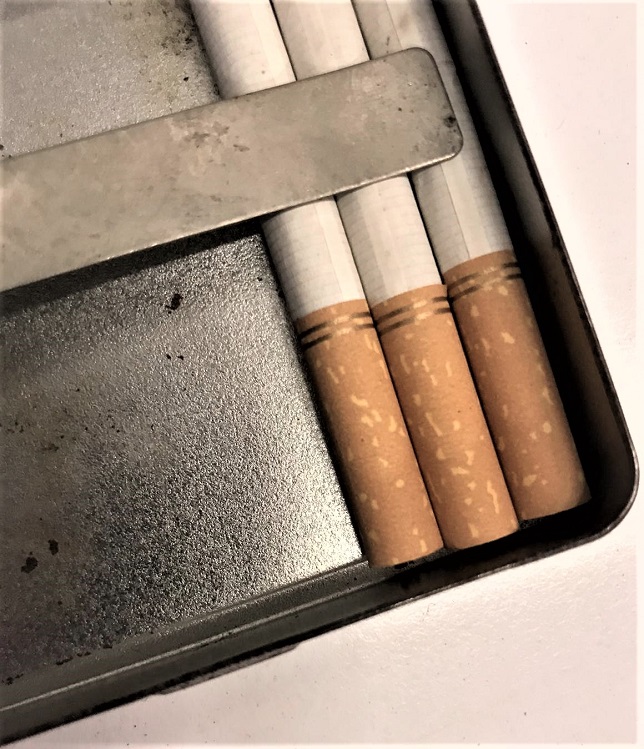 TENEKE TABAKA CAMEL FİLTERS GENEROUS FLAVOUR REKLAMLI TENEKE KAPAKLI SIGARA KUTUSU 