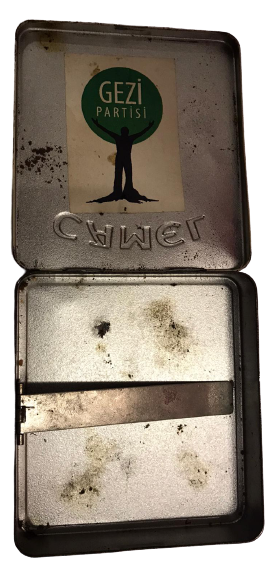 TENEKE TABAKA CAMEL FİLTERS GENEROUS FLAVOUR REKLAMLI TENEKE KAPAKLI SIGARA KUTUSU 