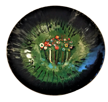 BAKIR METAL İCERSİ MİNE KAPLAMA SANATCI İŞİ KIR CİCEKLERİ  TEMALI TAS 