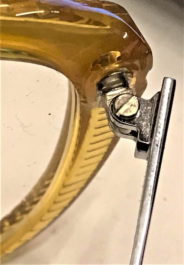 KULLANILMAMIŞ 1980 SAPHİRA CREAZIONE FEMMINILE  FRAME AUSTRIA TEK TAŞLI BEYAZ VE BAL RENKLİ BAYAN GÖZLÜK NUMARASIZ CAMLIDIR