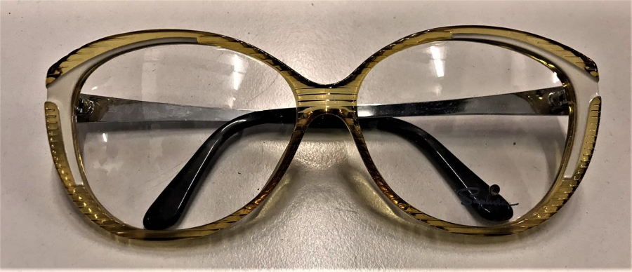 KULLANILMAMIŞ 1980 SAPHİRA CREAZIONE FEMMINILE  FRAME AUSTRIA TEK TAŞLI BEYAZ VE BAL RENKLİ BAYAN GÖZLÜK NUMARASIZ CAMLIDIR