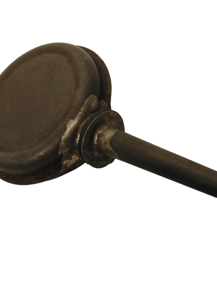 1950 YAPIMI SİLAH YAĞDANLIĞI TOPLAM UZUNLUK 11.5 CM İNCE UZUN UÇ KISMI 6.5 CM DAİRE DEPO 5 CM