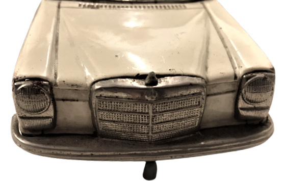 TENEKE OYUNCAK PİLLİ MERCEDES ARABA 113 KASA 1975 MODEL 