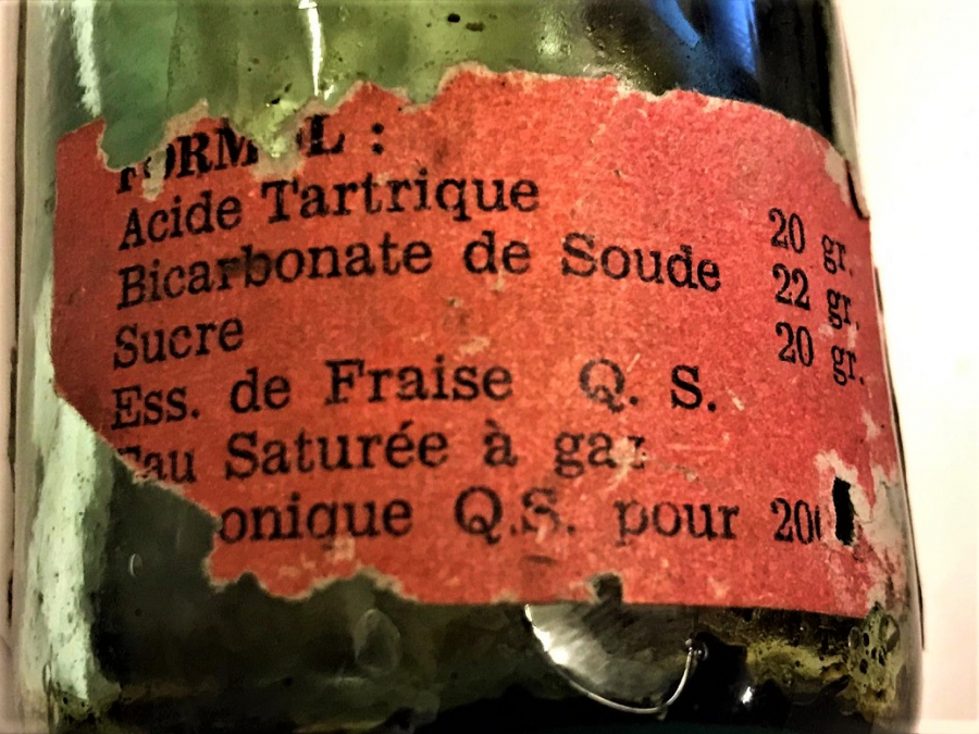 MEYVE KOKULU KURTSAN MÜSHİL GAZOZU ŞİŞESİ ÇİLEKLİ 1965 DOLUM TARİHLİ 330 KURUŞ 