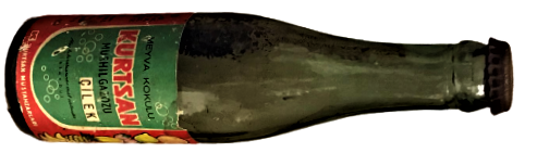 MEYVE KOKULU KURTSAN MÜSHİL GAZOZU ŞİŞESİ ÇİLEKLİ 1965 DOLUM TARİHLİ 330 KURUŞ 