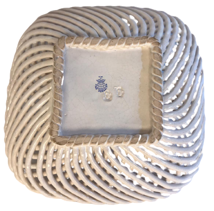 ÖRGÜ SEPET PORSELEN PRENS PRENSES AŞIKLAR  FİGÜRLÜ ALTIN EL CEKMELİ CİZGİLER 